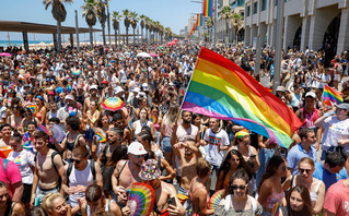 Ισραήλ: Χαμός στο Pride Parade του Τελ Αβίβ με πάνω από 100.000 συμμετέχοντες &#8211; Δείτε τις εικόνες