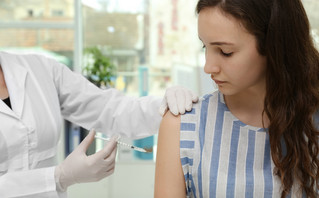 Εμβολιασμός στα παιδιά 12-15 ετών: Οι δύο λόγοι που πρέπει να γίνει