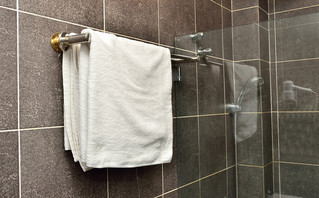 Γιατί πρέπει να αλλάζετε την πετσέτα του μπάνιου σε τακτά χρονικά διαστήματα