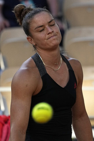Μαρία Σάκκαρη: Συγκλονιστικά καρέ από την μυθική μάχη της στον ημιτελικό του Roland Garros
