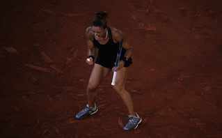 Μαρία Σάκκαρη: Συγκλονιστικά καρέ από την μυθική μάχη της στον ημιτελικό του Roland Garros