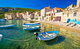 Το νησί στην Κροατία με εικόνες που θυμίζουν μανιάτικο τοπίο