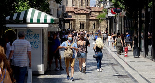 Έρχονται νέα μέτρα για τους ανεμβολίαστους ενόψει Φθινοπώρου – Αποκλεισμός από κλειστούς χώρους, διαγνωστικά τεστ με κόστος