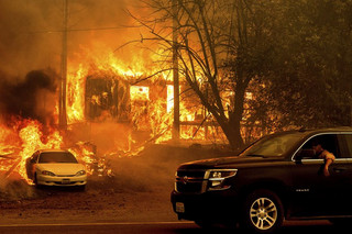 Καλιφόρνια: Η πυρκαγιά Ντίξι συνεχίζει την καταστροφική της πορεία
