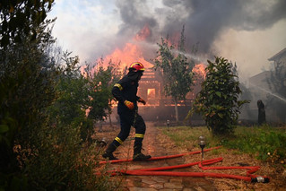 Η μισή Ελλάδα κινδυνεύει με πυρκαγιές σήμερα