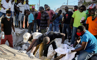 Ανθρωπιστική βοήθεια 3 εκατ. ευρώ στέλνει η ΕΕ μετά τον καταστροφικό σεισμό στην Αϊτή