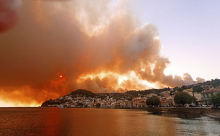 Φωτιά στη Λίμνη Ευβοίας: «Θα καούν όλα τα σπίτια, ελάτε τώρα»