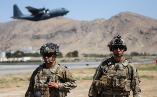 Εκρήξεις στην Καμπούλ: Τουλάχιστον 12 Αμερικανοί στρατιώτες σκοτώθηκαν στις βομβιστικές επιθέσεις