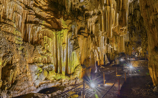 Ο εντυπωσιακός διάκοσμος στο σπήλαιο Μελιδόνι στο Ρέθυμνο