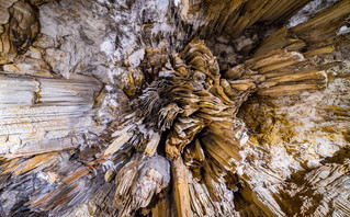 Ο εντυπωσιακός διάκοσμος στο σπήλαιο Μελιδόνι στο Ρέθυμνο