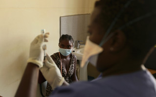 ΠΟΥ: Μόλις 15 από τις 54 χώρες της Αφρικής έχουν εμβολιάσει πλήρως το 10% του πληθυσμού τους
