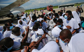 Chaos at Haiti airport