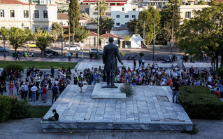 Κόσμος συγκεντρώνεται κατά του υποχρεωτικού εμβολιασμού