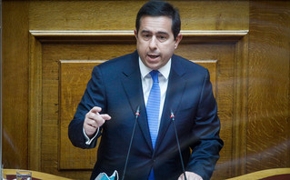 Ο Νότης Μηταράκης μιλάει στη Βουλή Ο Νότης Μηταράκης μιλάει στη Βουλή