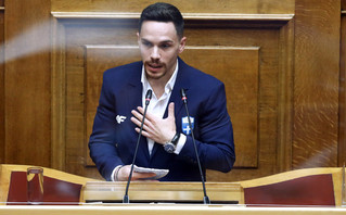 Ο Λευτέρης Πετρούνιας στη Βουλή Ο Λευτέρης Πετρούνιας στη Βουλή