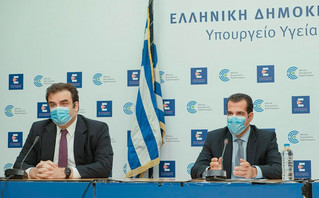 Ο Υπουργός Επικρατείας και Ψηφιακής Διακυβέρνησης Κυριάκος Πιερρακάκης και ο Υπουργός Υγείας Θάνος Πλεύρης