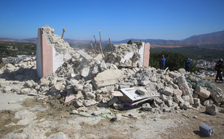 Πυροσβέστες στον σεισμό στη Κρήτη Πυροσβέστες στον σεισμό στη Κρήτη