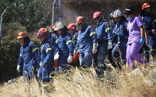 Πυροσβέστες στον σεισμό στη Κρήτη