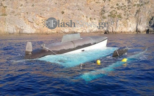 Απίστευτο περιστατικό: Το αναποδογυρισμένο σκάφος που βρέθηκε στα Χανιά είχε ναυαγήσει στην Κύθνο πριν 13 ημέρες