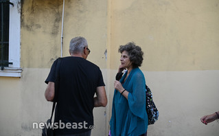 Η Μαργαρίτα Θεοδωράκη στην Ευελπίδων κατά Νίκου Κουρή
