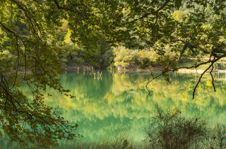 Λίμνη Τσιβλού: Η κατολίσθηση που δημιούργησε το υπέροχο φυσικό σκηνικό στην Αχαΐα