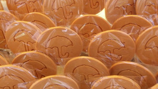 Τι είναι το νταλγκόνα, το γλυκό που έγινε διάσημο χάρη στη σειρά του Netflix, «Squid Game» και viral στο Tik Tok