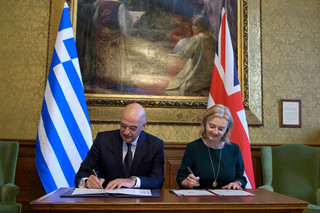 Τζον Κίτμερ: Εξαιρετικά καλό νέο η συμφωνία που υπέγραψε ο Δένδιας στο Λονδίνο