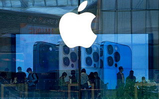 Apple Apple