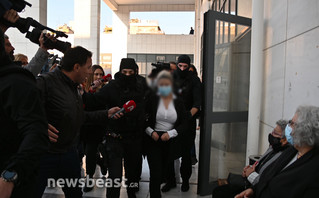 Επίθεση με βιτριόλι: Στο δικαστήριο η Έφη Κακαράντζουλα Επίθεση με βιτριόλι: Στο δικαστήριο η Έφη Κακαράντζουλα