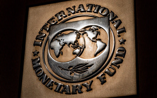 Το ΔΝΤ αναθεωρεί προς τα κάτω την πρόβλεψη για την ανάπτυξη στις ΗΠΑ