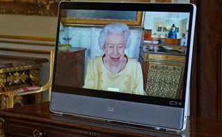 Η 95χρονη βασίλισσα Ελισάβετ σε τηλεδιάσκεψη από το κάστρο του Ουίνσδορ