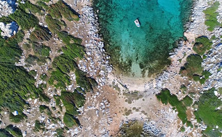 Παραλία στο νησάκι Φονιάς Παραλία στο νησάκι Φονιάς
