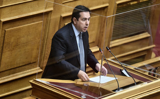 Ο Μηταράκης στη Βουλή