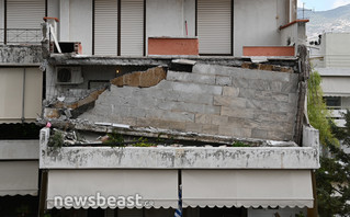 Έπεσε μπαλκόνι πολυκατοικίας στο Χαλάνδρι