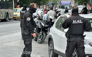 Αυτοκίνητο εμβόλισε περιπολικό στο κέντρο της Αθήνας