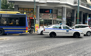 Αυτοκίνητο εμβόλισε περιπολικό στο κέντρο της Αθήνας