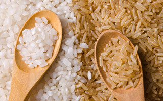 Λευκό και καστανό ρύζι