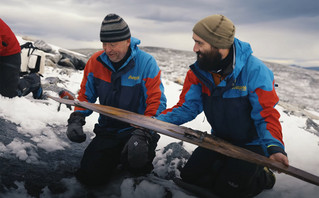 Ανακαλύφθηκε το αρχαιότερο ζευγάρι ξύλινων πέδιλων σκι, ηλικίας 1.300 ετών