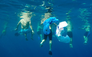 Μεσόγειος από&#8230; πλαστικά &#8211; Πόσοι τόνοι πλέουν στα νερά της