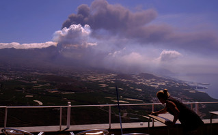 Καπνός από το ηφαίστειο στη Λα Παλμα