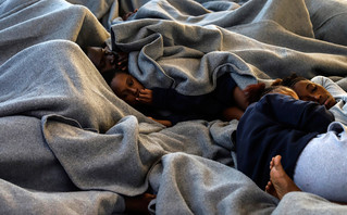 Μετανάστες κάτω από κουβέρτες