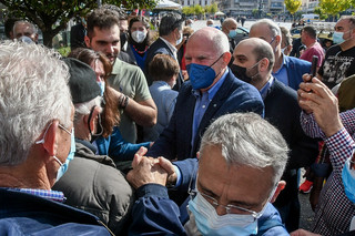 Περιοδεία του Γιώργου Παπανδρέου στη Πάτρα στο πλαίσιο της προεκλογικής εκστρατείας για την διεκδίκηση της προεδρίας του Κινήματος Αλλαγής Περιοδεία του Γιώργου Παπανδρέου στη Πάτρα στο πλαίσιο της προεκλογικής εκστρατείας για την διεκδίκηση της προεδρίας του Κινήματος Αλλαγής