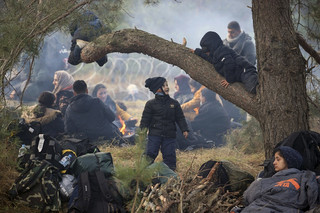Περίπου 3.000 με 4.000 μετανάστες βρίσκονται στα σύνορα Πολωνίας - Λευκορωσίας, σύμφωνα με την Βαρσωβία Περίπου 3.000 με 4.000 μετανάστες βρίσκονται στα σύνορα Πολωνίας - Λευκορωσίας, σύμφωνα με την Βαρσωβία