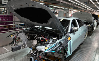 Καινούργιο αυτοκίνητο στο εργοστάσιο της BMW στο Μόναχο Καινούργιο αυτοκίνητο στο εργοστάσιο της BMW στο Μόναχο
