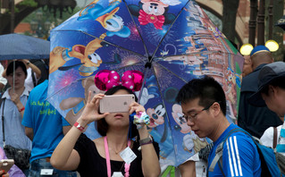 Επισκέπτες στη Disneyland στη Σανγκάη Επισκέπτες στη Disneyland στη Σανγκάη