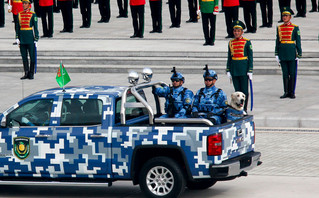 Στρατιωτική παρέλαση στο Τουρκμενιστάν για τα 30 χρόνια ανεξαρτησίας