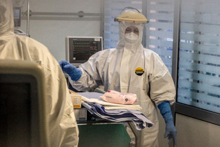 Προετοιμασία νοσηλευτικού προσωπικού για είσοδο σε μονάδα COVID