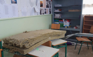 Μέσα στην τάξη μετά την κατάρρευση της ψευδοροφής Μέσα στην τάξη μετά την κατάρρευση της ψευδοροφής