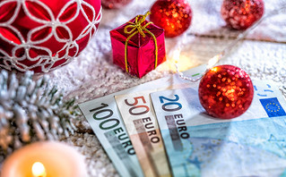 Ευρώ με δώρο για τα Χριστούγεννα Ευρώ με δώρο για τα Χριστούγεννα