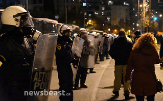 Πολυτεχνείο: Σε εξέλιξη η πορεία προς την Αμερικανική πρεσβεία – 6.000 αστυνομικοί στους δρόμους Πολυτεχνείο: Σε εξέλιξη η πορεία προς την Αμερικανική πρεσβεία – 6.000 αστυνομικοί στους δρόμους